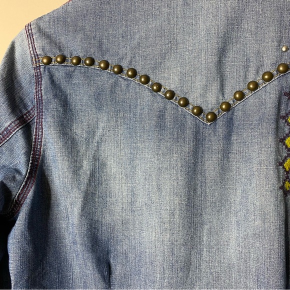 Double D Ranch denim snap button top - Picture 8 of 12